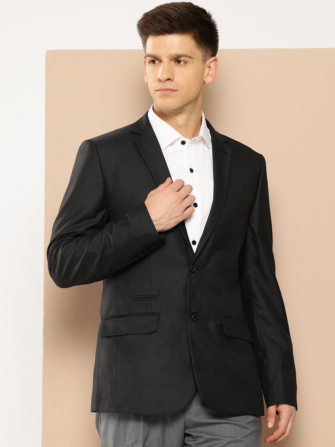 

INVICTUS Notched Lapel Single-Breasted Blazer, Black