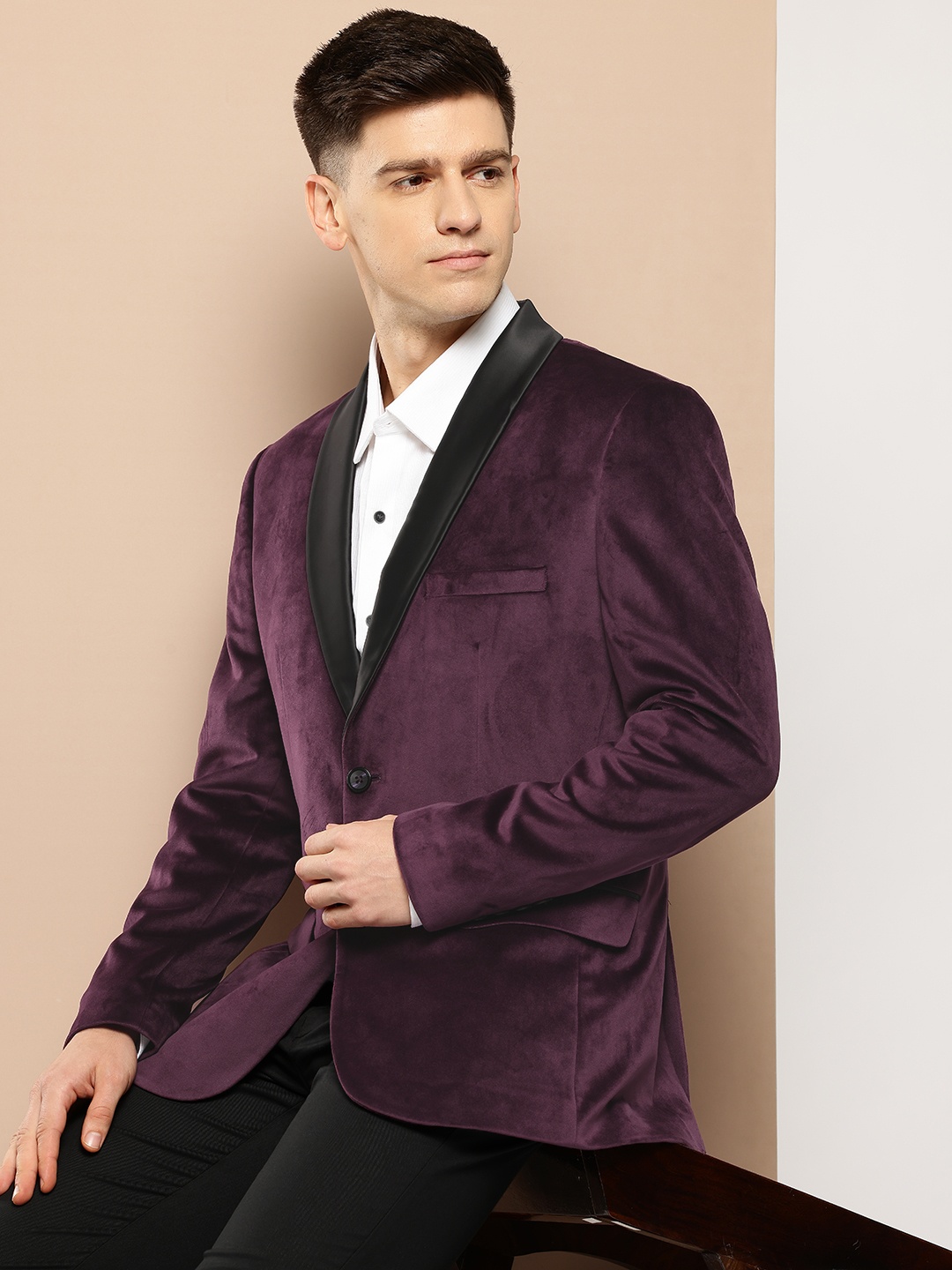 

INVICTUS Slim Fit Velvet Single-Breasted Blazers, Burgundy