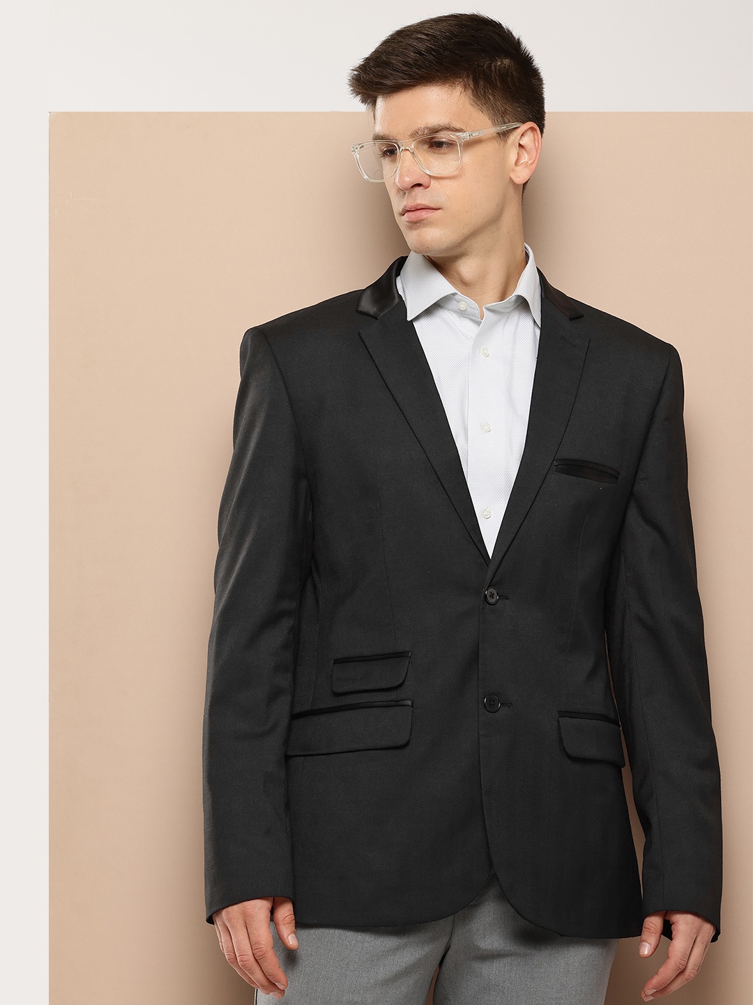 

INVICTUS Mock Pocket Detail Single-Breasted Slim Fit Blazer, Black
