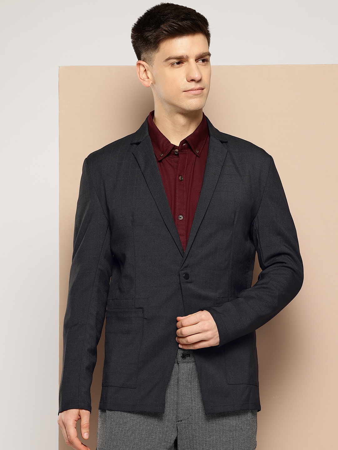 

INVICTUS Notched Lapel Single-Breasted Slim Fit Blazer, Black