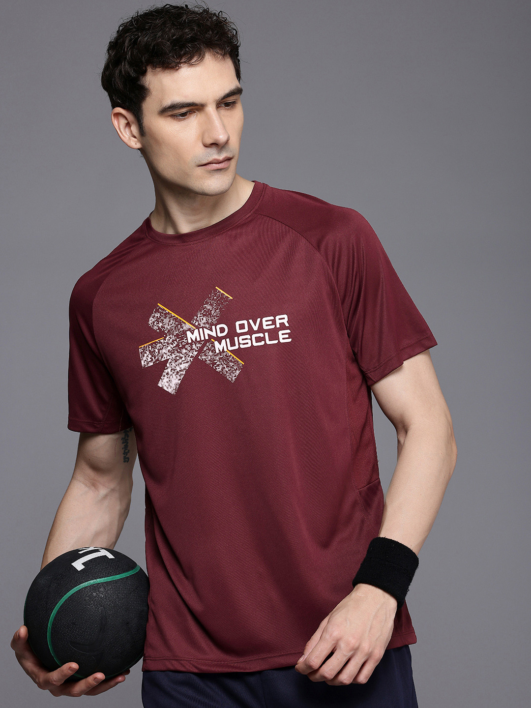

HRX by Hrithik Roshan Brand Logo Printed Antimicrobial Finish Rapid Dry Training T-shirt, Maroon