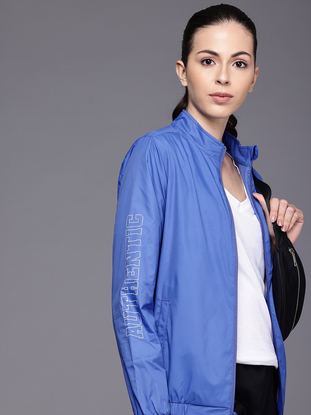 

HRX by Hrithik Roshan Rapid-Dry Antimicrobial Finish Sporty Jacket, Blue