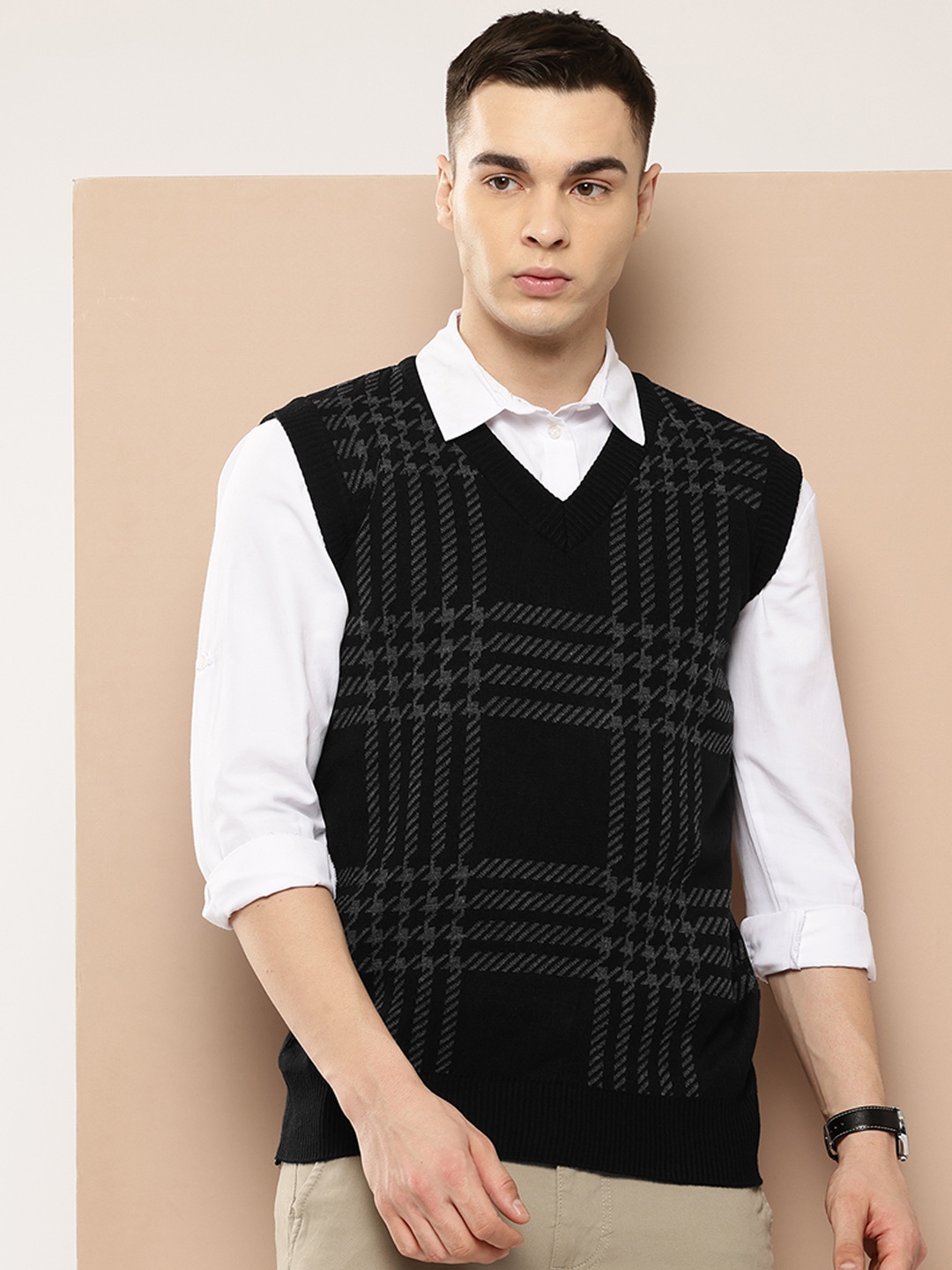 

INVICTUS Men Houndstooth Acrylic Sweater Vest, Black