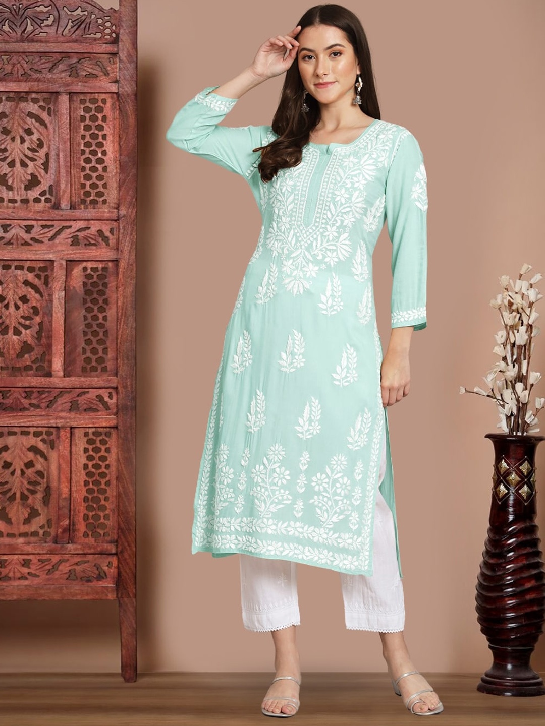 

PARAMOUNT CHIKAN Women Embroidered Lucknowi Chikankari Modal Kurta, Sea green