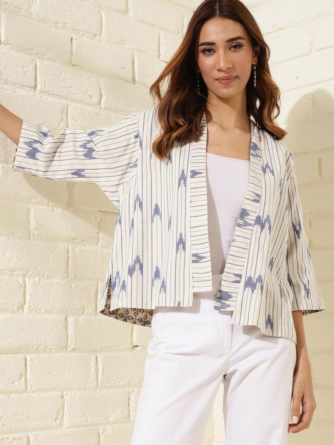 

Fabindia Women Geometric Printed Reversible Open Front Shrug, White