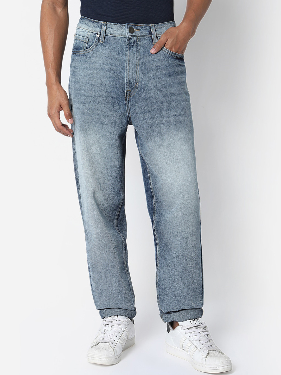 

R&B Men Relaxed Fit Clean Look Mid-Rise Cotton Jeans, Blue