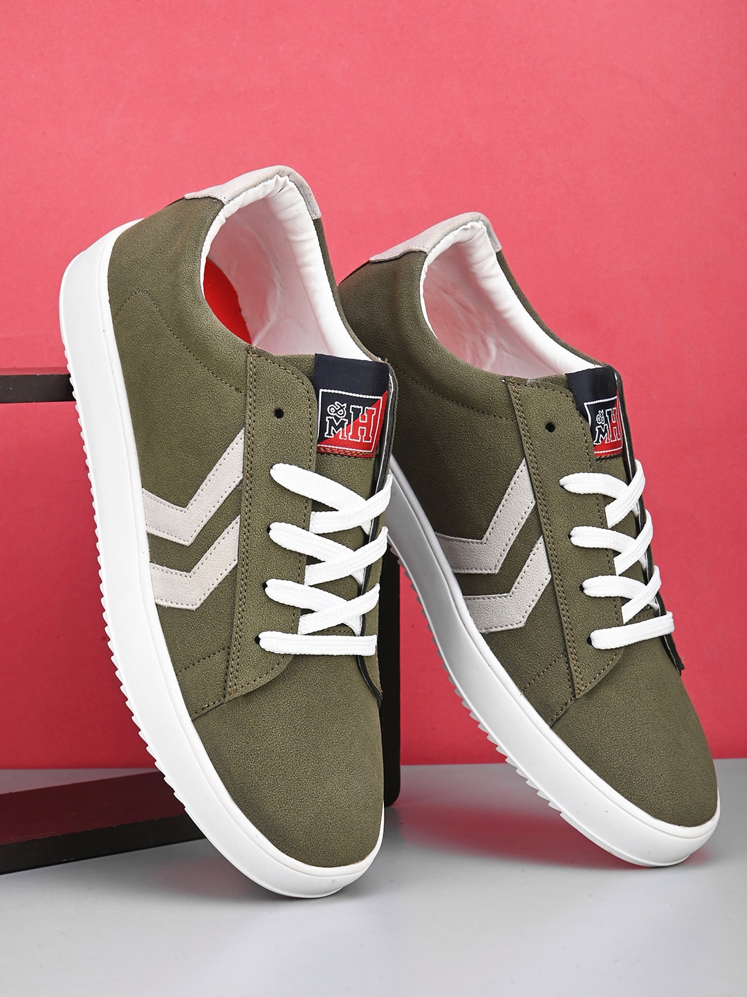 

Mast & Harbour Men Olive Green Round Toe Lightweight Sneakers