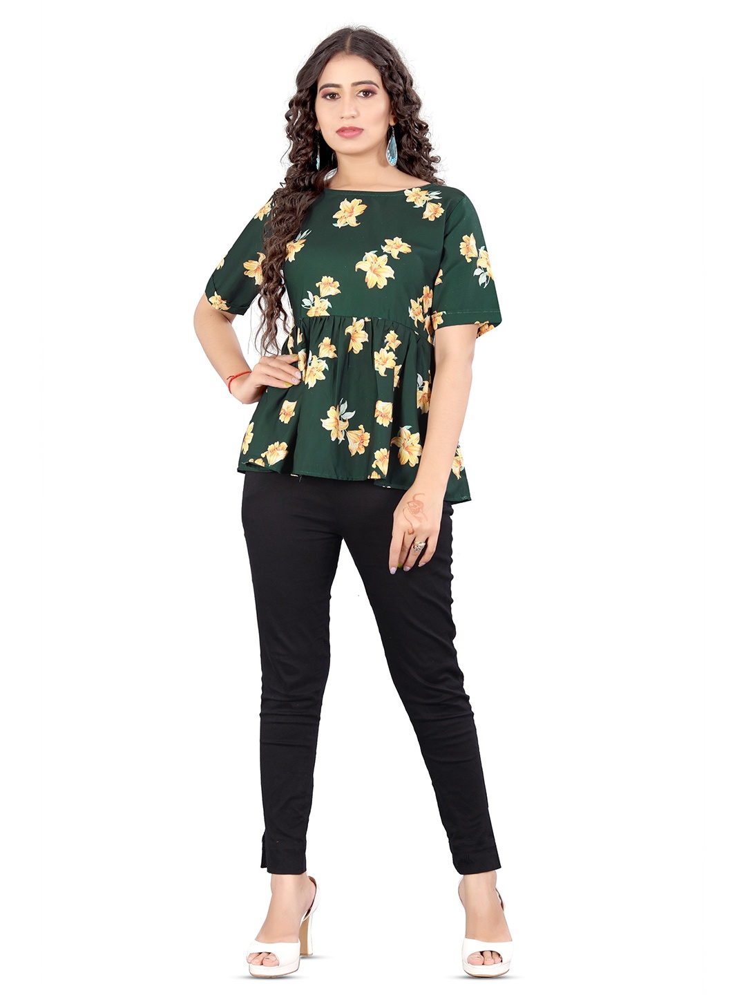 

Rujave Round Neck Gathered or Pleated Detail Floral Print Top, Green