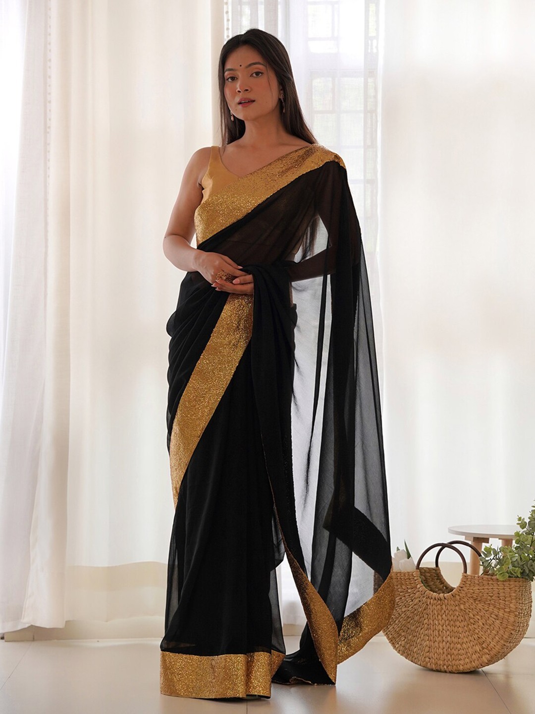 

Ishin Sequinned Georgette Saree, Black