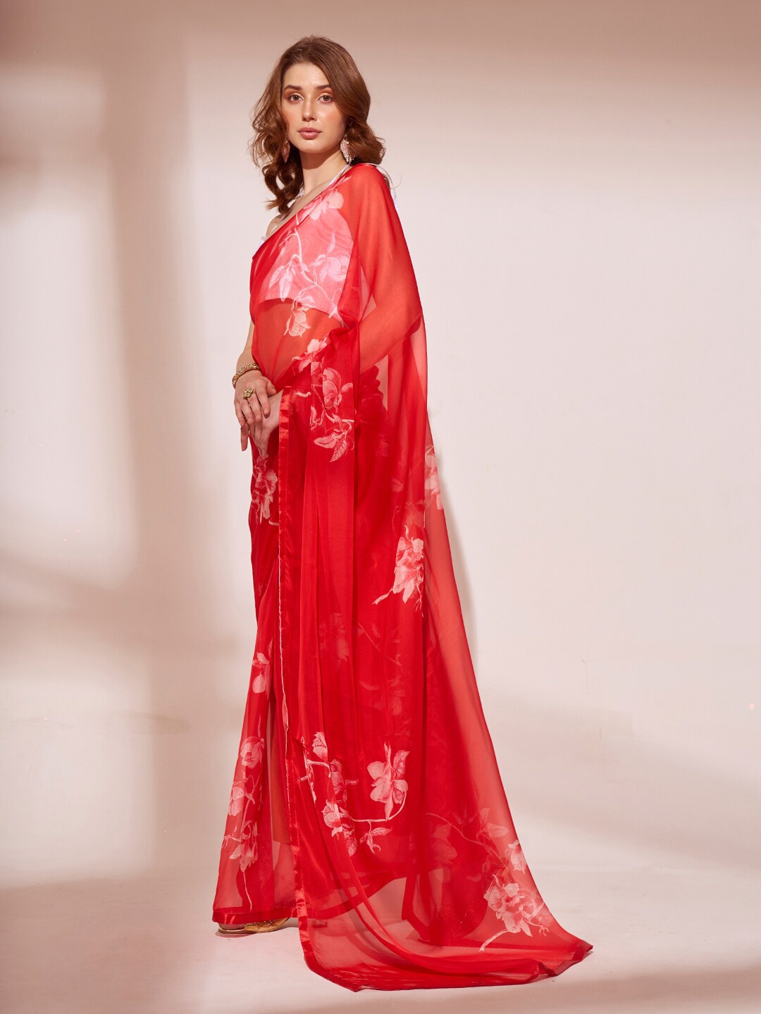 

Ishin Floral Printed Organza Saree, Red