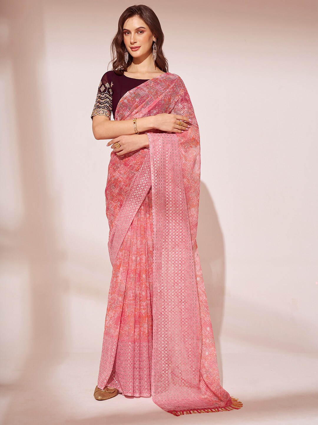 

Ishin Abstract Printed Saree, Pink