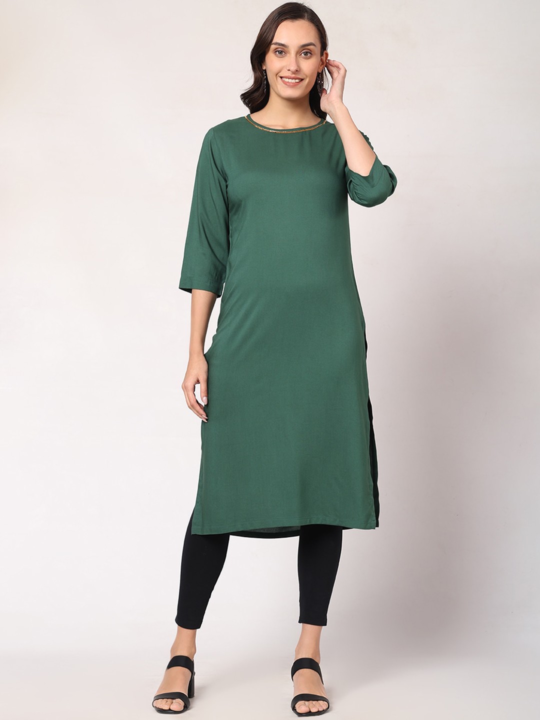 

GOCHIKKO Embellished Round Neck Cotton Straight Kurta, Green