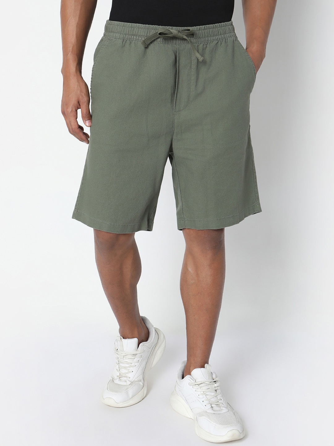 

R&B Men Mid-Rise Cotton Shorts, Olive