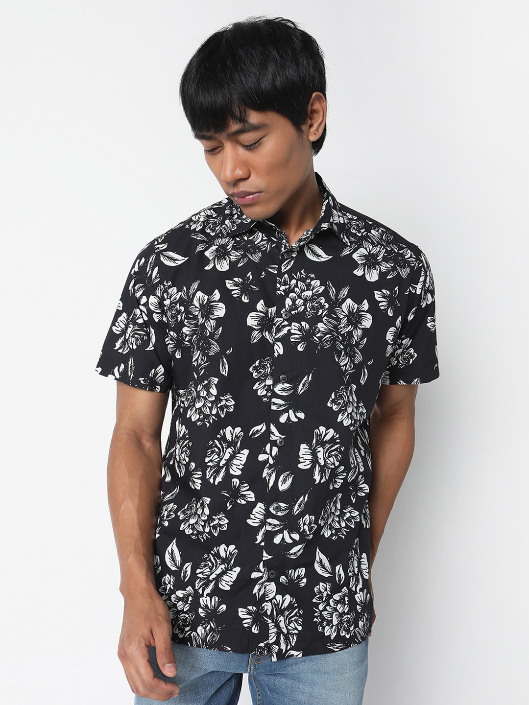 

R&B Men Floral Printed Spread Collar Cotton Shirt, Black