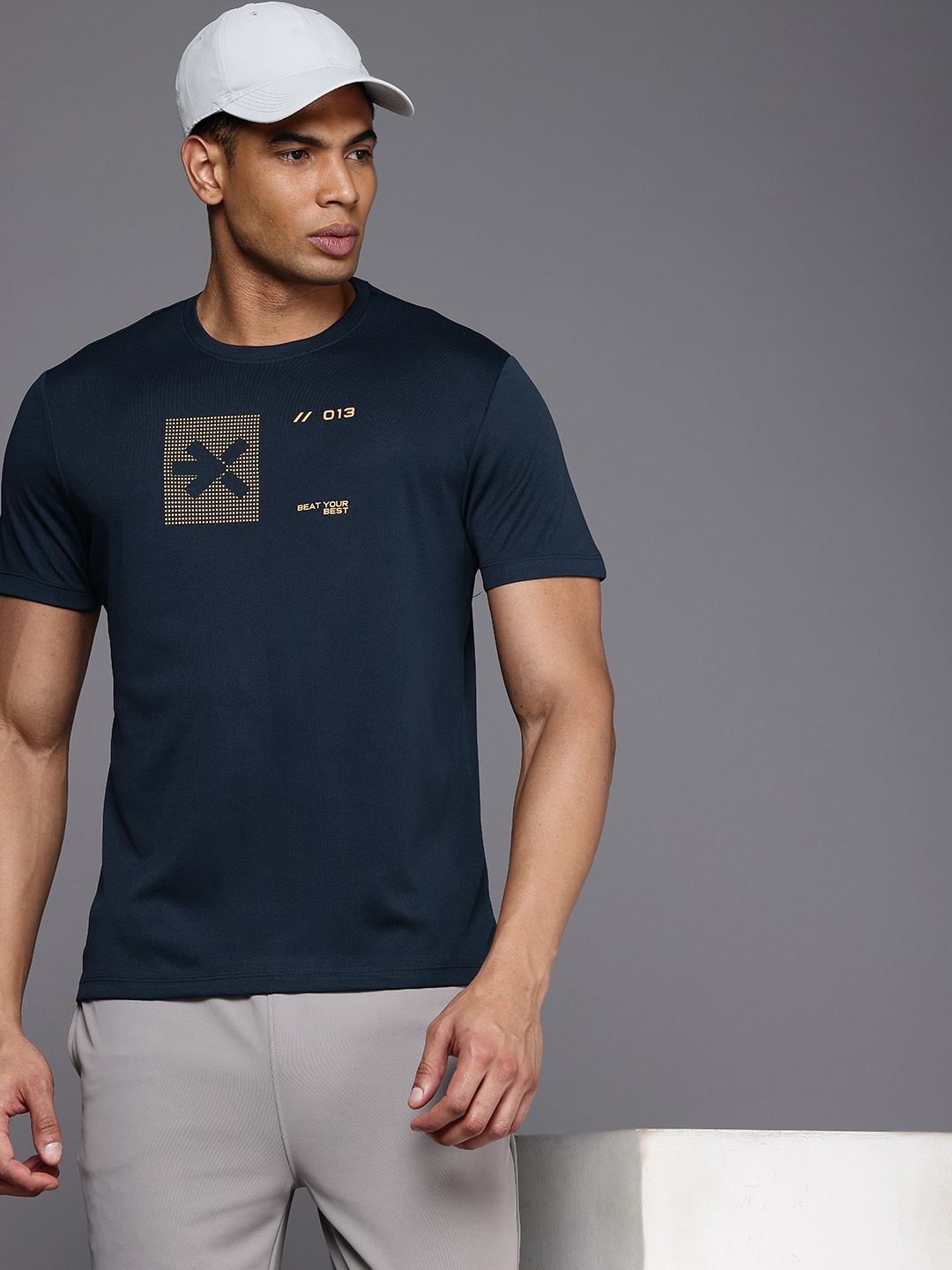 

HRX by Hrithik Roshan Brand Logo Printed Rapid-Dry Anti-Microbial Finish Running T-shirt, Navy blue