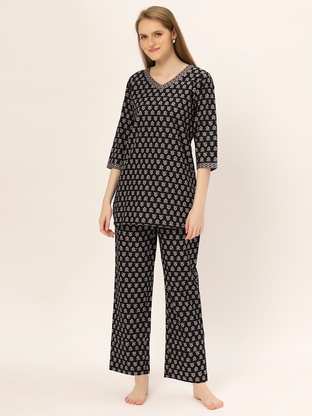 

ETC Black Ethnic Motifs Printed V-Neck Pure Cotton Night suit