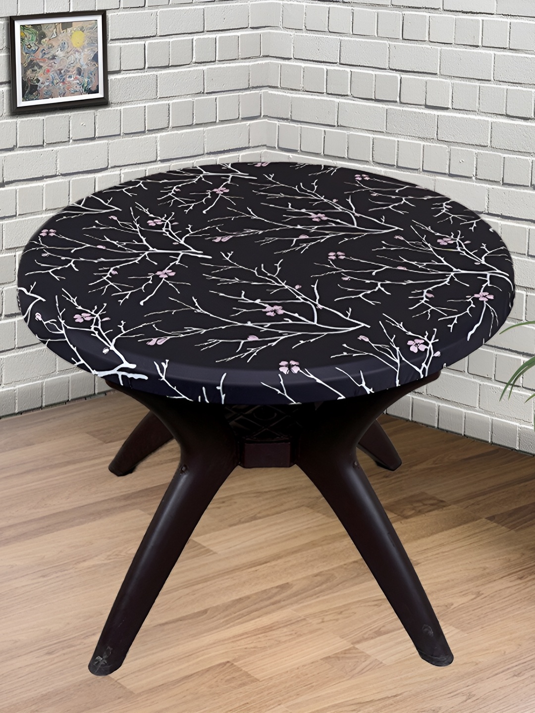 

Eleganta Black Floral Anti-Slip Round 6-Seater Table Cover