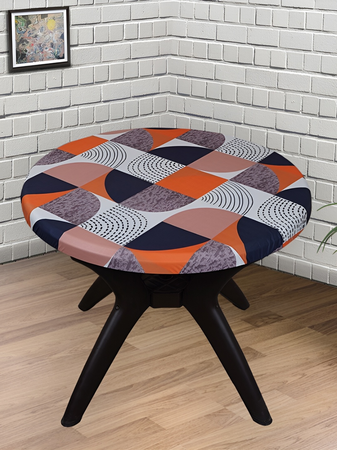 

Eleganta White Geometric Printed Anti-Slip Round 6-Seater Table Cover