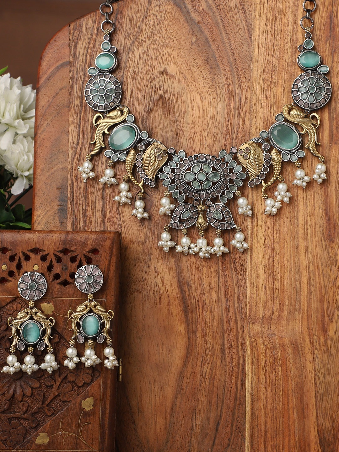 

VENI Silver Plated Stones Studded & Beaded Jewellery Set