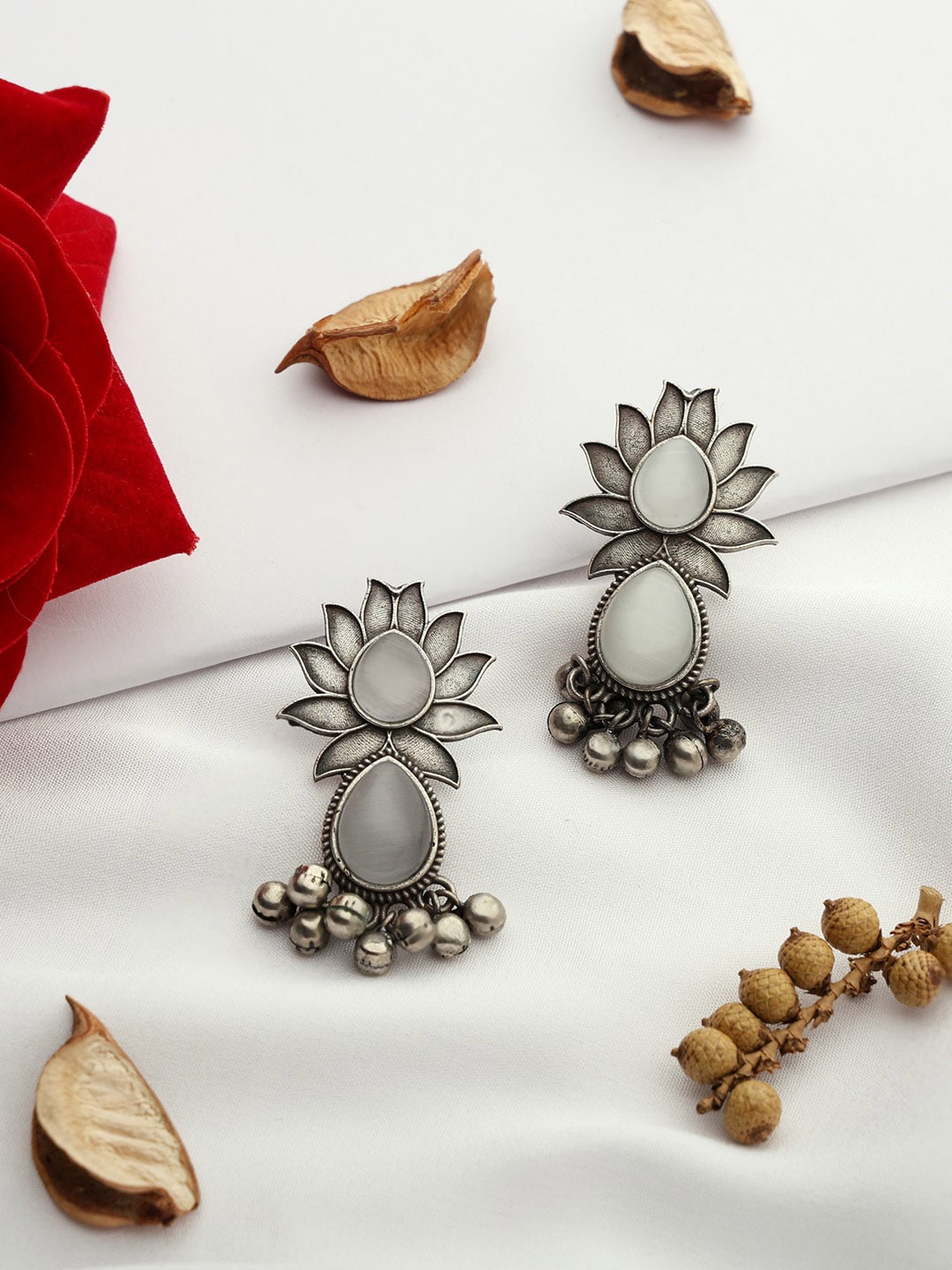 

VENI 92.5 Silver Plated Oxidised Drop Earrings