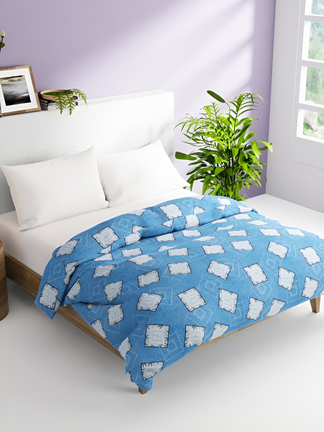 

BIANCA Blue & White Geometric AC Room 300 GSM Double Bed Comforter
