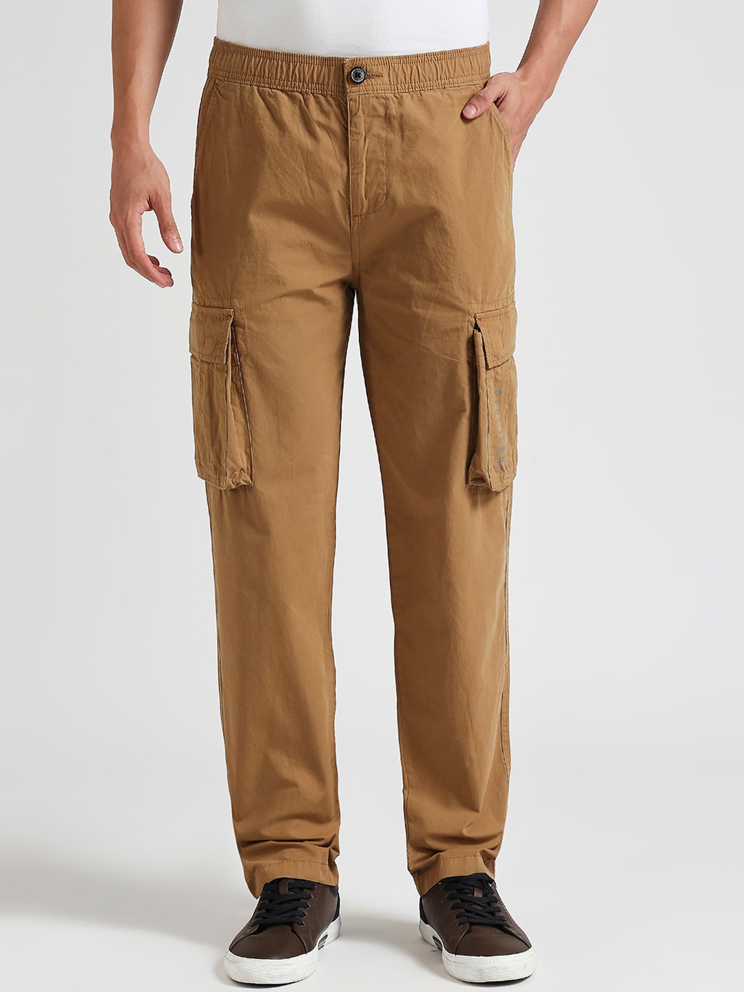 

Pepe Jeans Men Straight Fit Cotton Cargos, Brown
