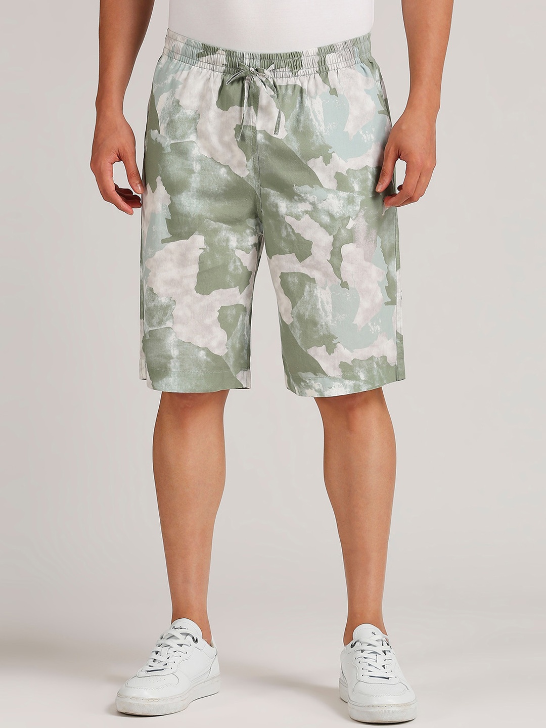 

Pepe Jeans Men Abstract Printed Pure Cotton Shorts, Green