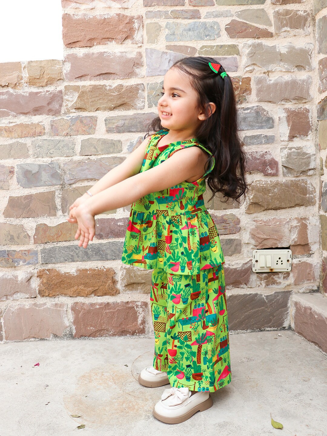 

Whistle & Hops Girls Printed Sleeveless Top with Pyjamas, Green