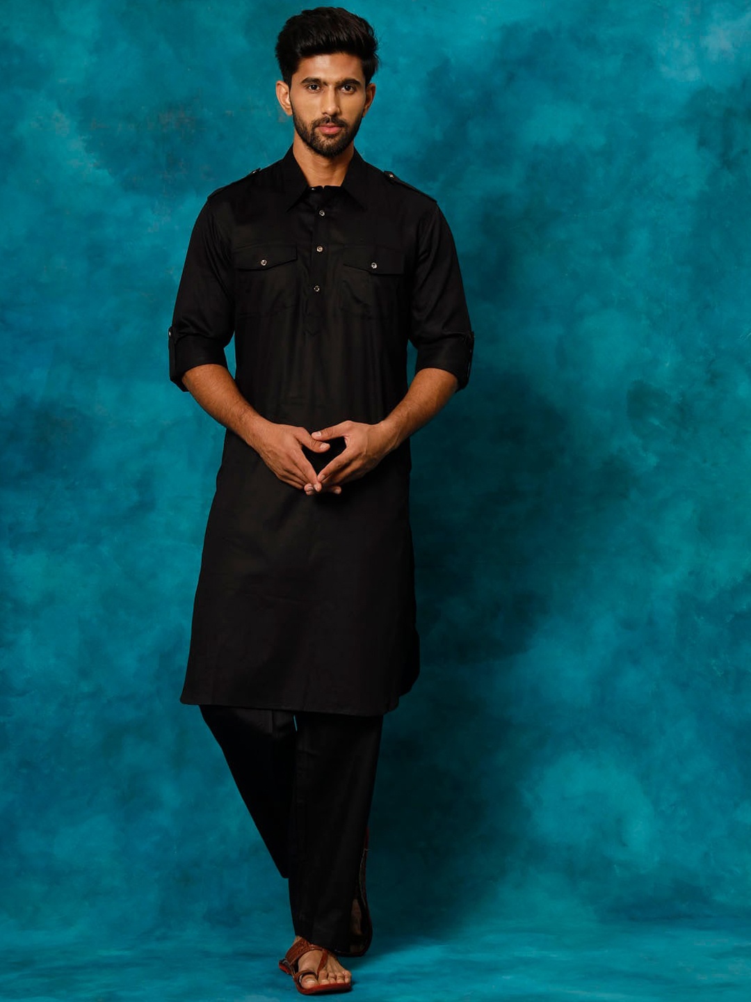 

VASTRAMAY Shirt Collar Roll Up Sleeves Pathani Kurta with Patiala, Black