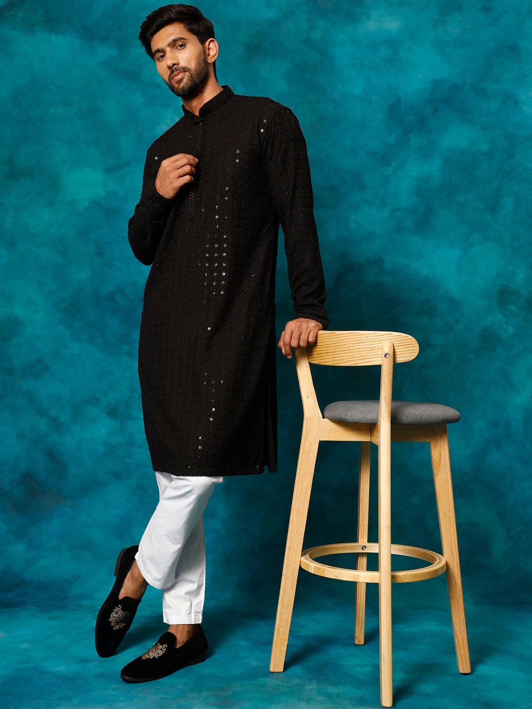 

VASTRAMAY Ethnic Motifs Embroidered Sequinned Kurta with Pyjamas, Black