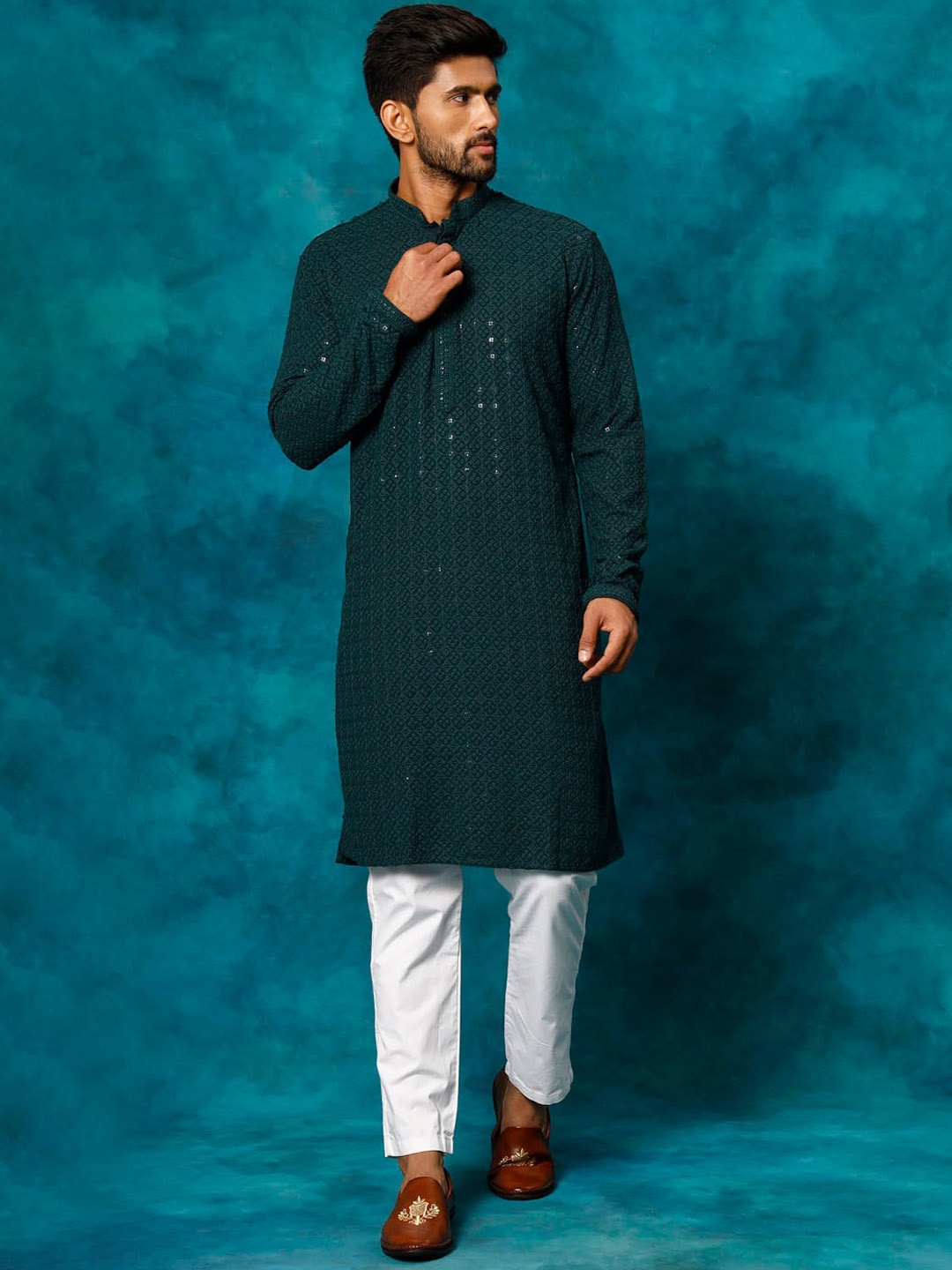 

VASTRAMAY Floral Embroidered Regular Thread Work Kurta With Pyjamas, Green