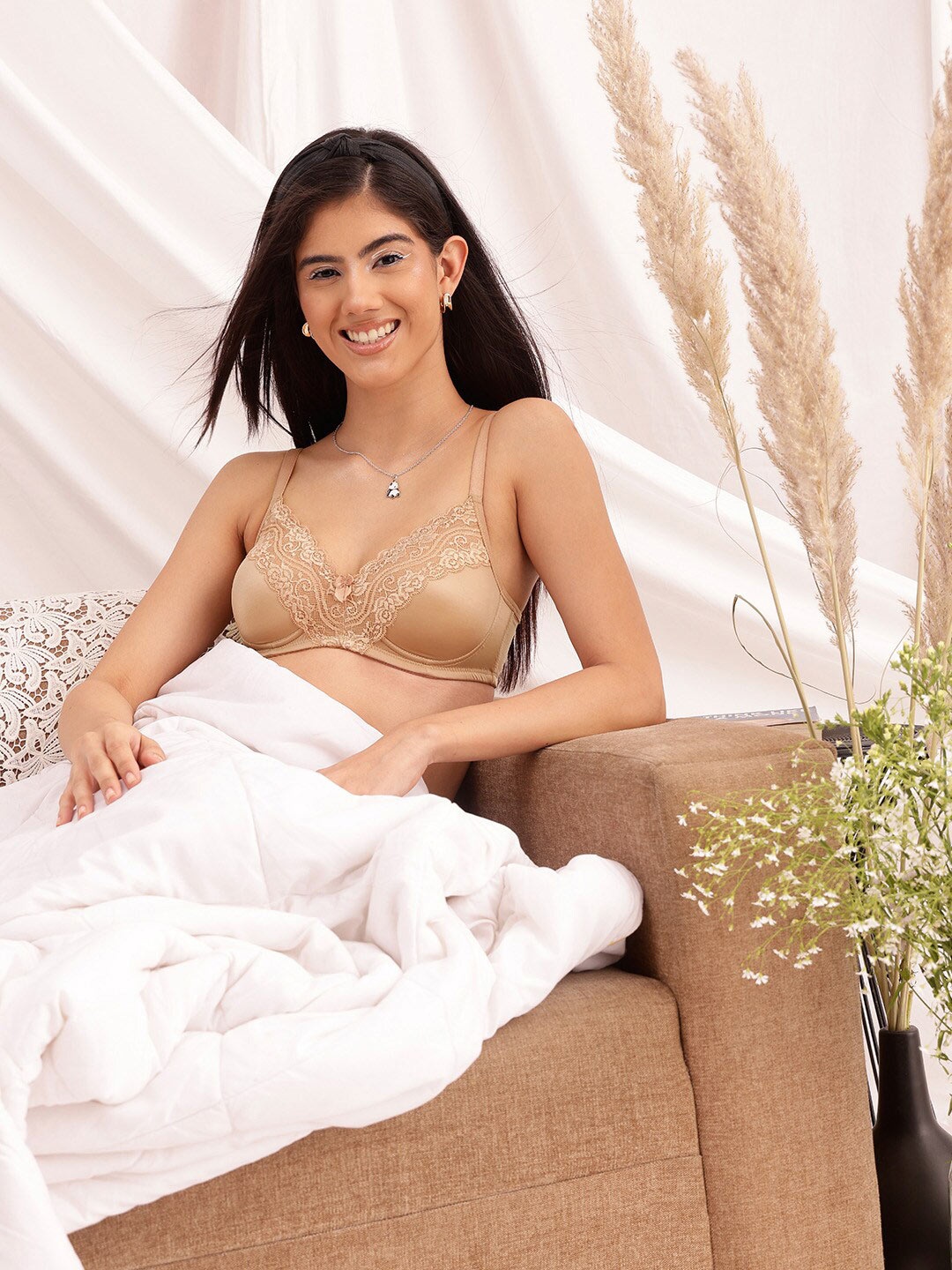 

Chelvet Full Coverage Lightly Padded Everyday Bra With All Day Comfort, Beige