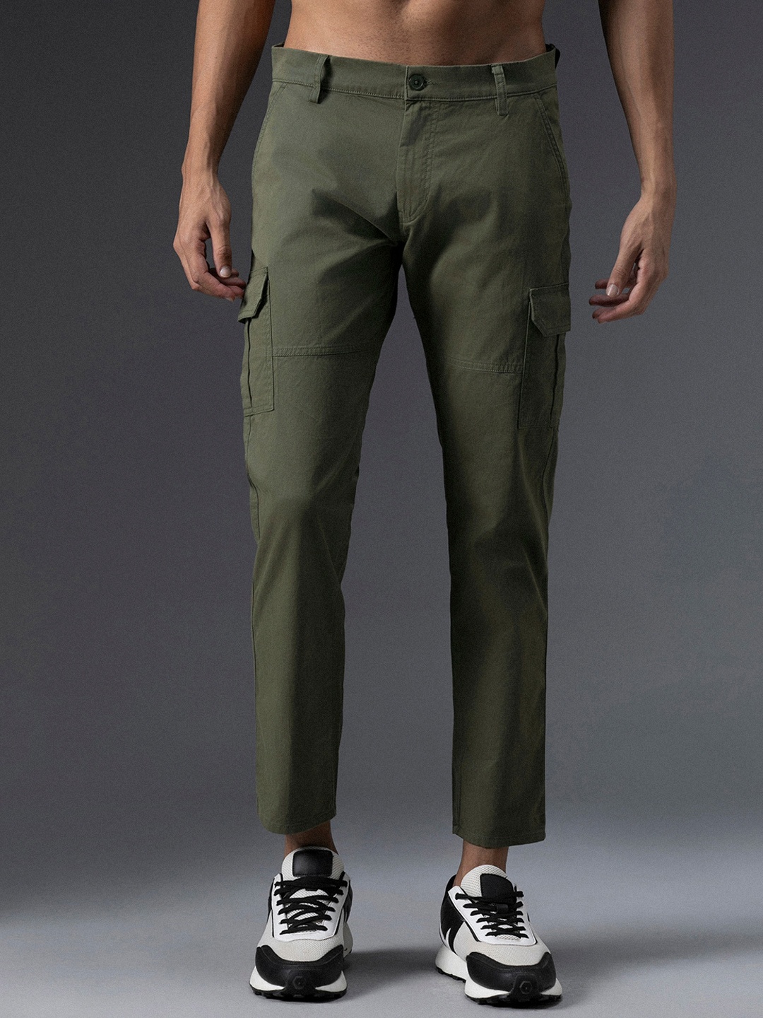 

High Star Men Relaxed Mid-Rise Cotton Cargos Trousers, Olive