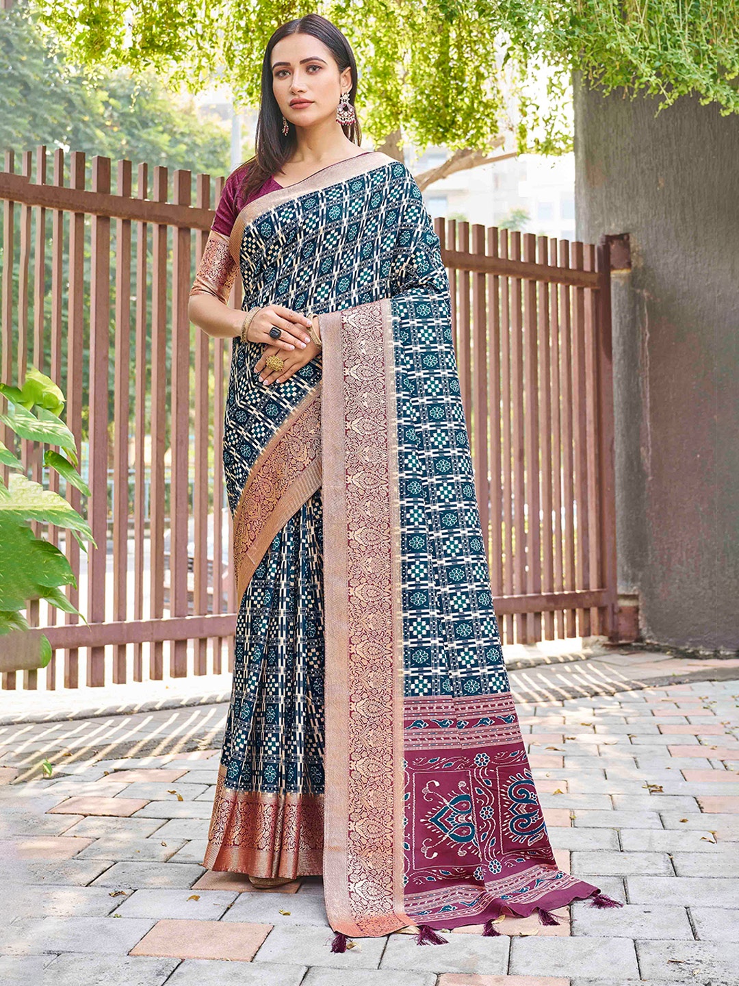 

CHANSI Ethnic Motifs Printed Zari Saree, Blue