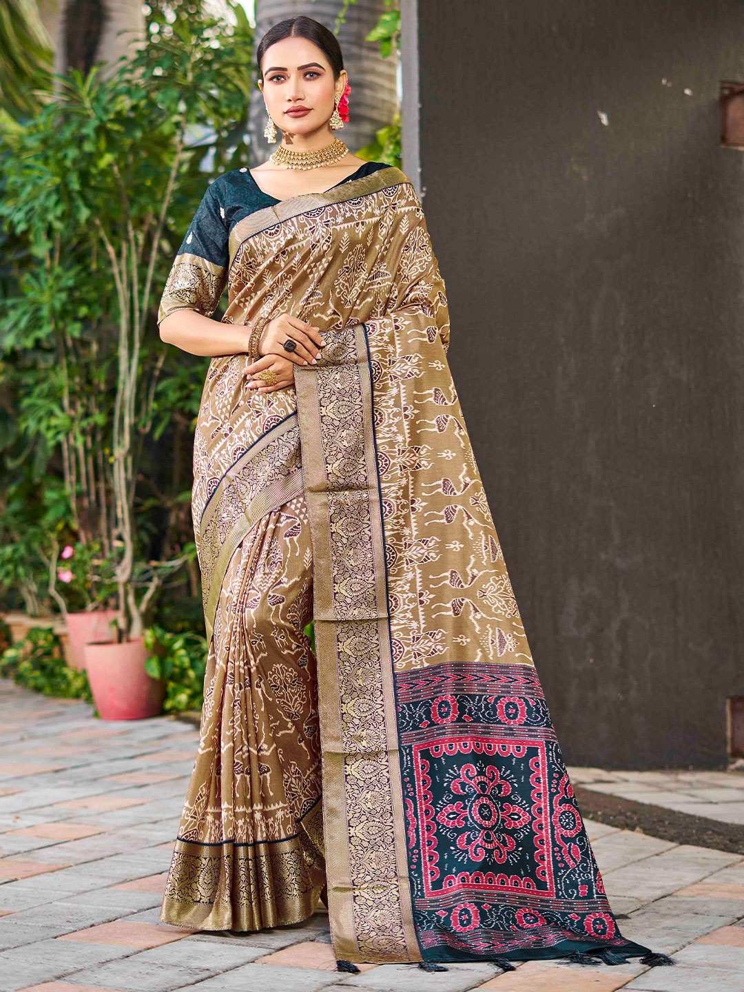 

CHANSI Ethnic Motifs Printed Zari Saree, Beige
