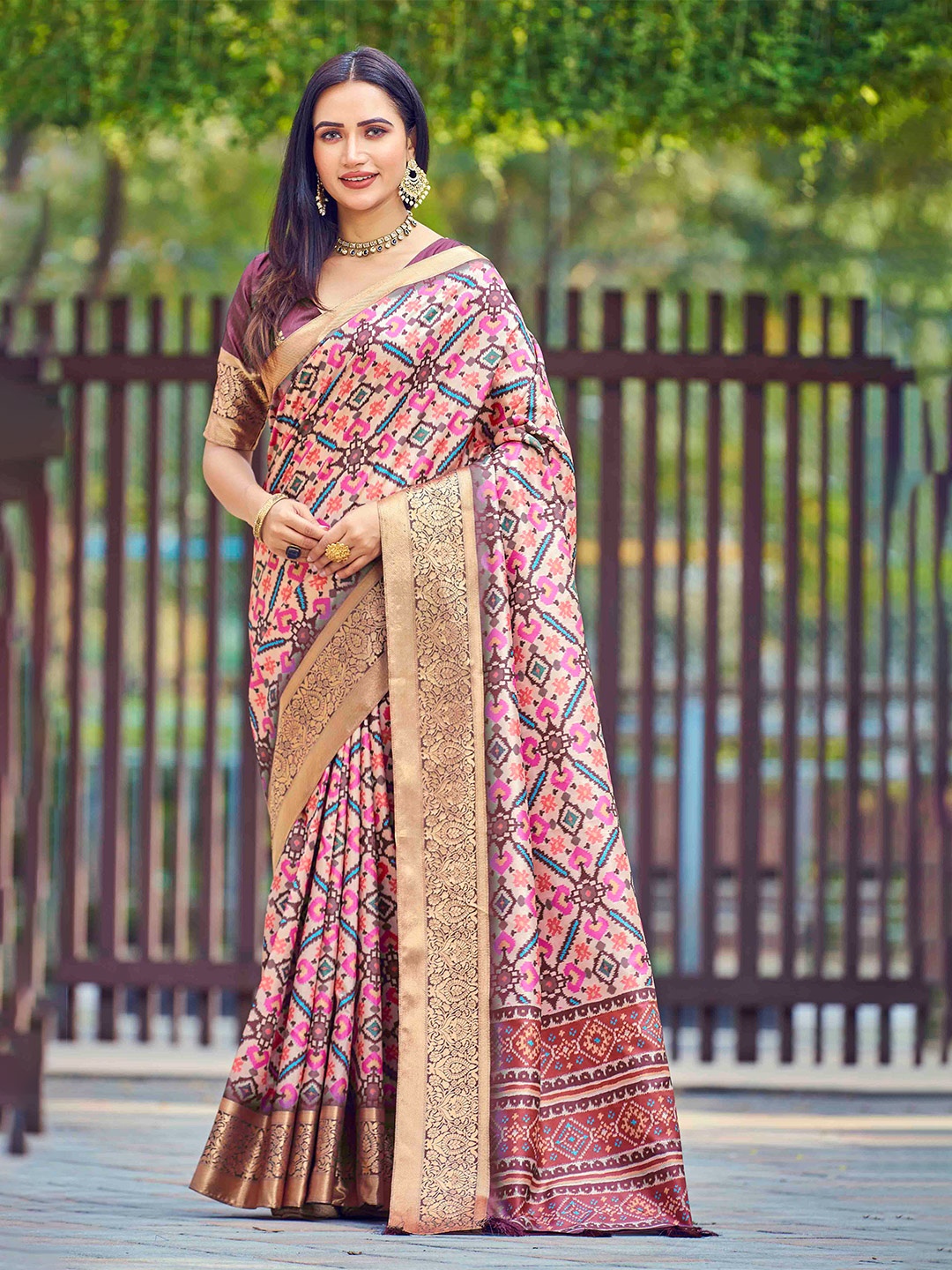 

CHANSI Ethnic Motifs Printed Zari Saree, Off white