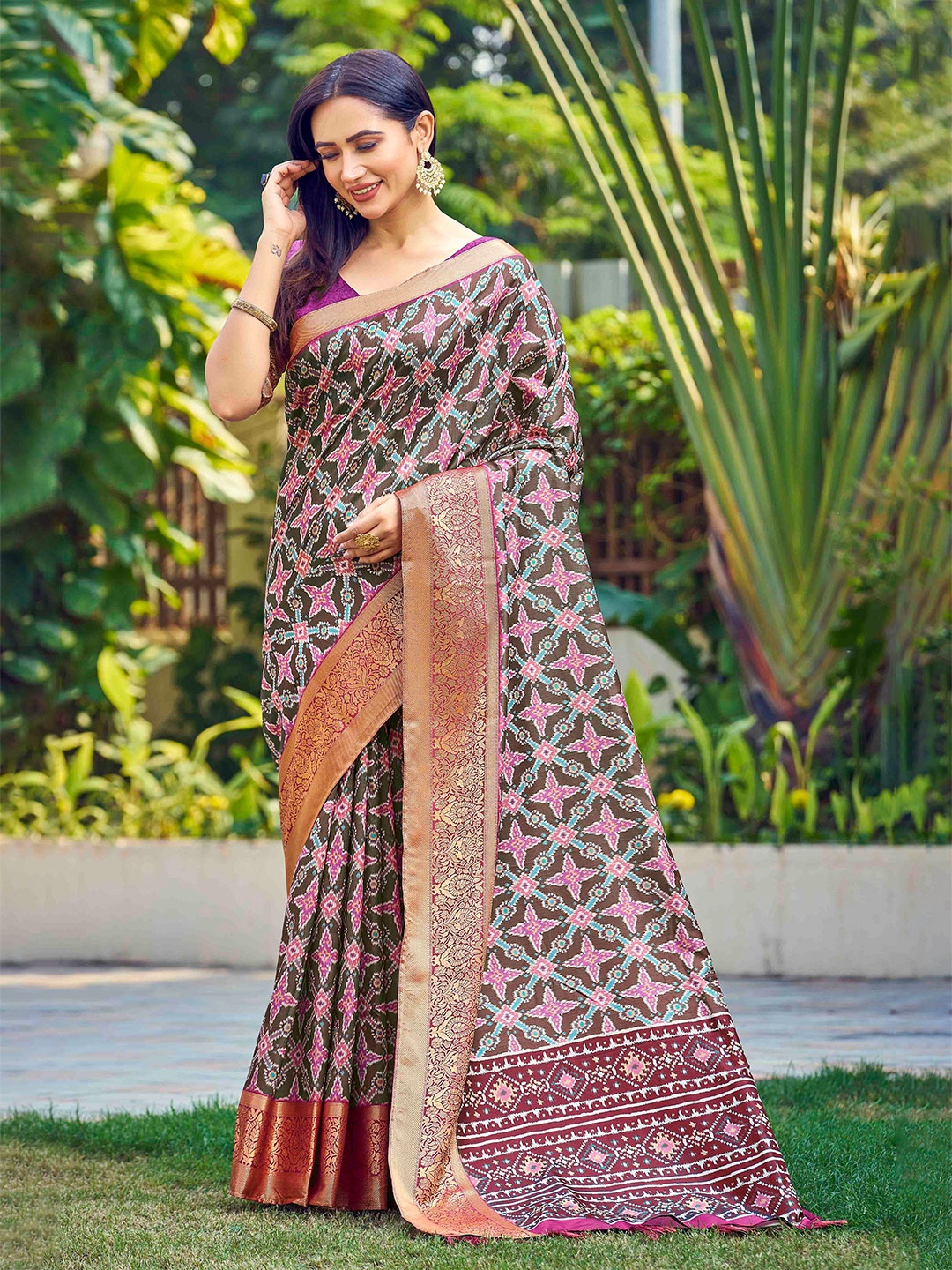 

CHANSI Ethnic Motifs Printed Zari Saree, Purple