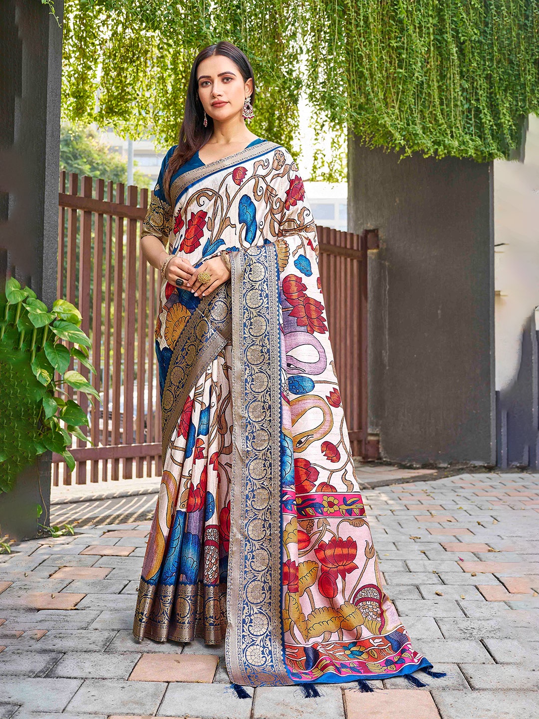 

CHANSI Kalamkari Printed Zari Saree, Off white
