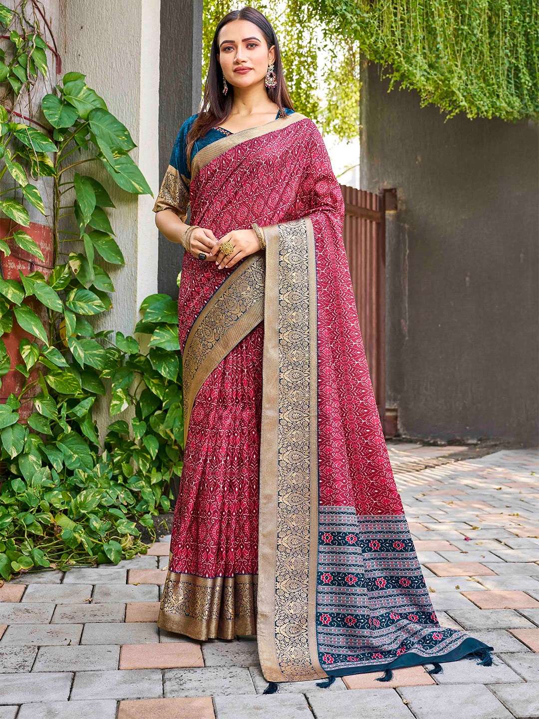 

CHANSI Floral Printed Zari Saree, Maroon