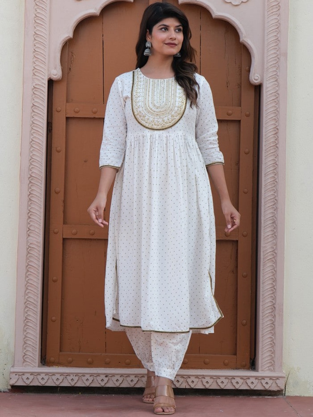 

HEBA Ethnic Motifs Embroidered Pleated Regular Thread Work Kurta with Trousers, White