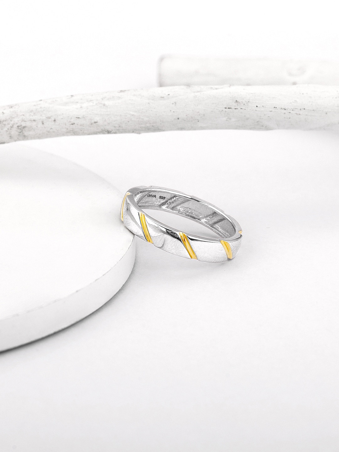 

GIVA Men 925 Sterling Silver Rhodium Plated Finger Ring