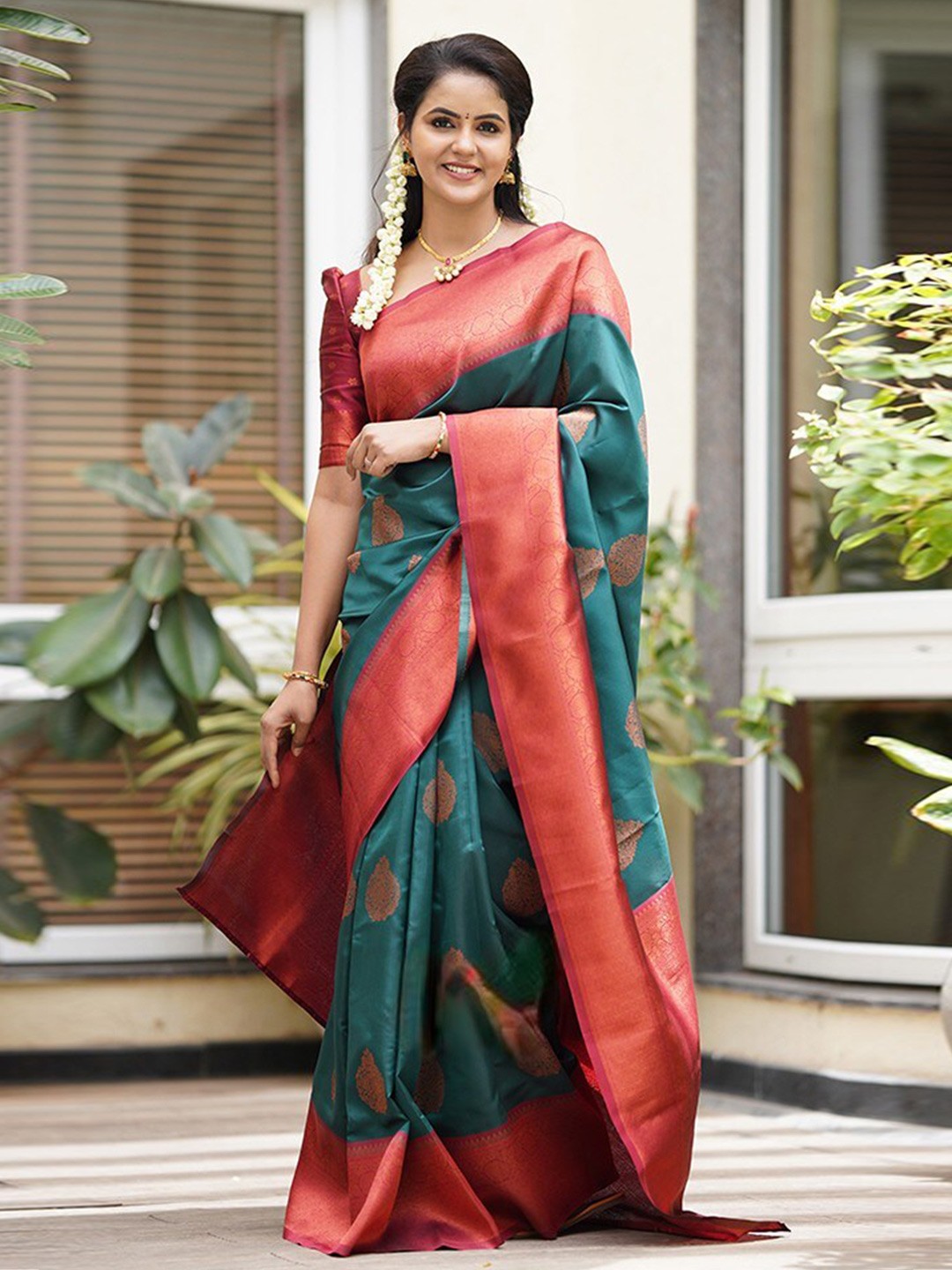 

HOLLYBEE TELLS Ethnic Motifs Woven Design Zari Pure Silk Banarasi Saree, Green