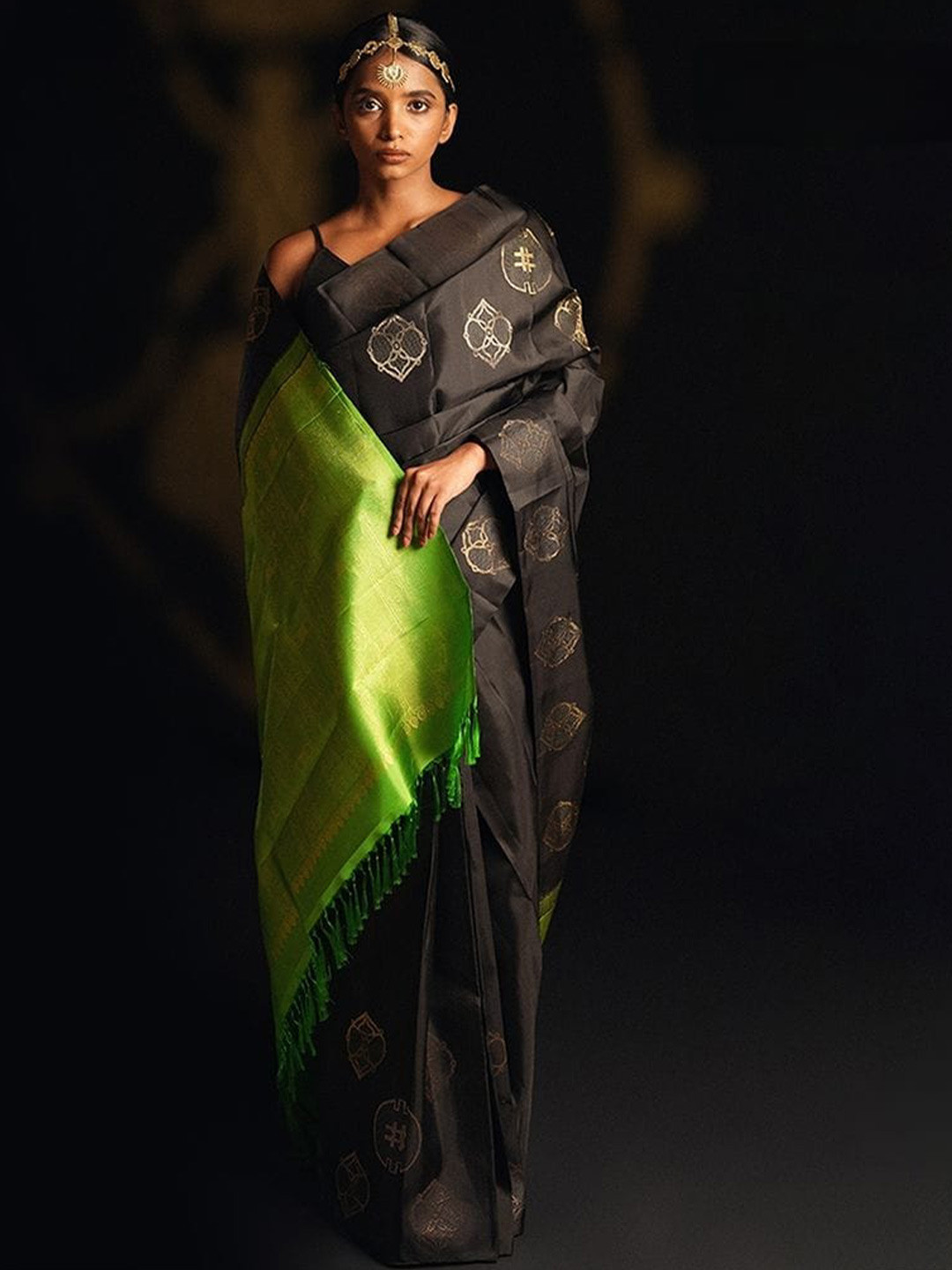 

HOLLYBEE TELLS Ethnic Motifs Zari Pure Silk Tussar Saree with Tassels, Black