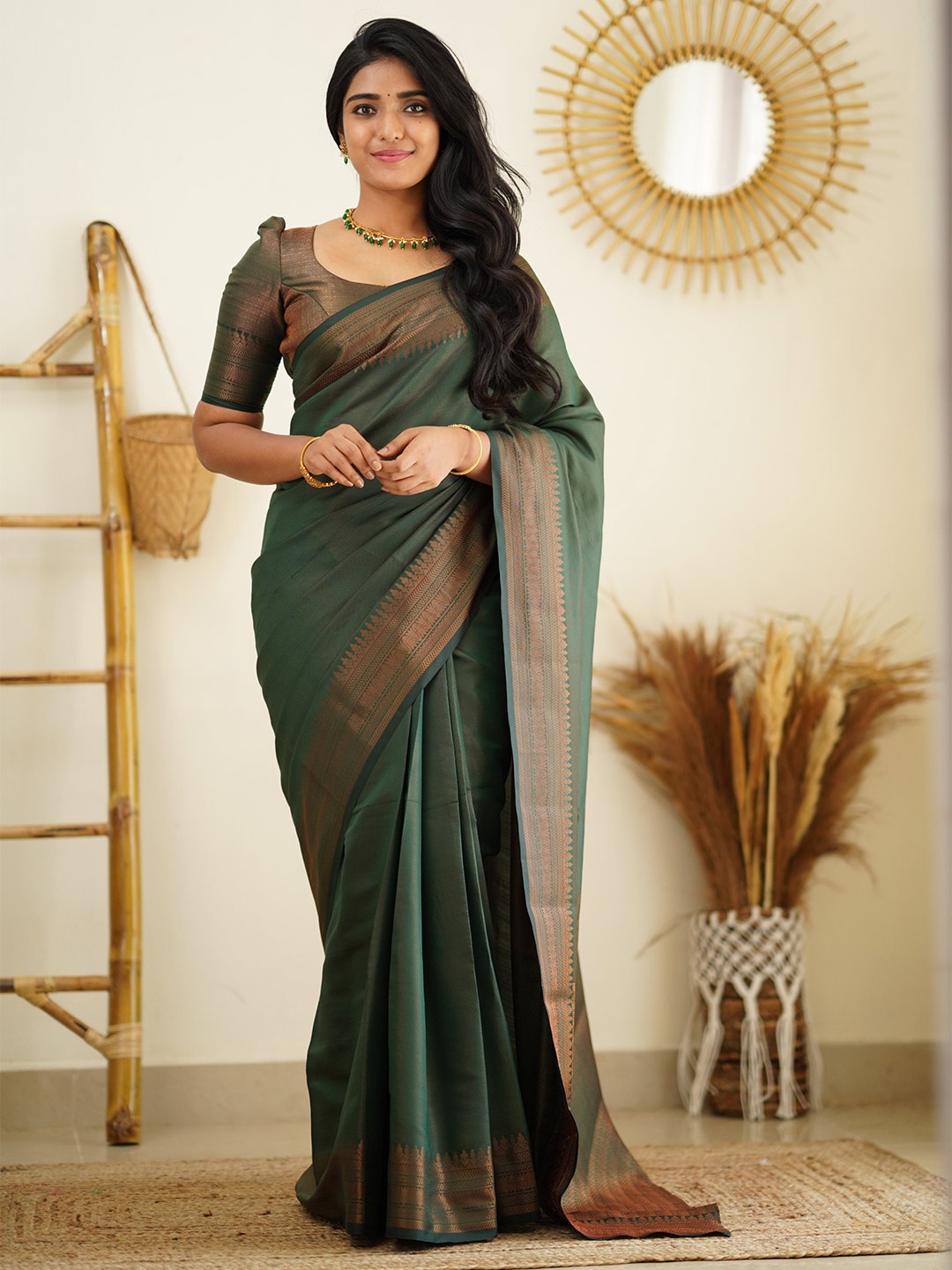 

HOLLYBEE TELLS Ethnic Motifs Zari Pure Silk Tussar Saree, Green