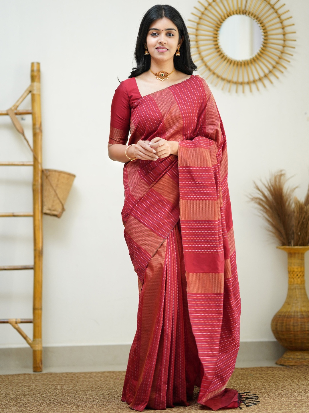 

HOLLYBEE TELLS Ethnic Motifs Woven Design Zari Pure Silk Mysore Silk Saree, Red