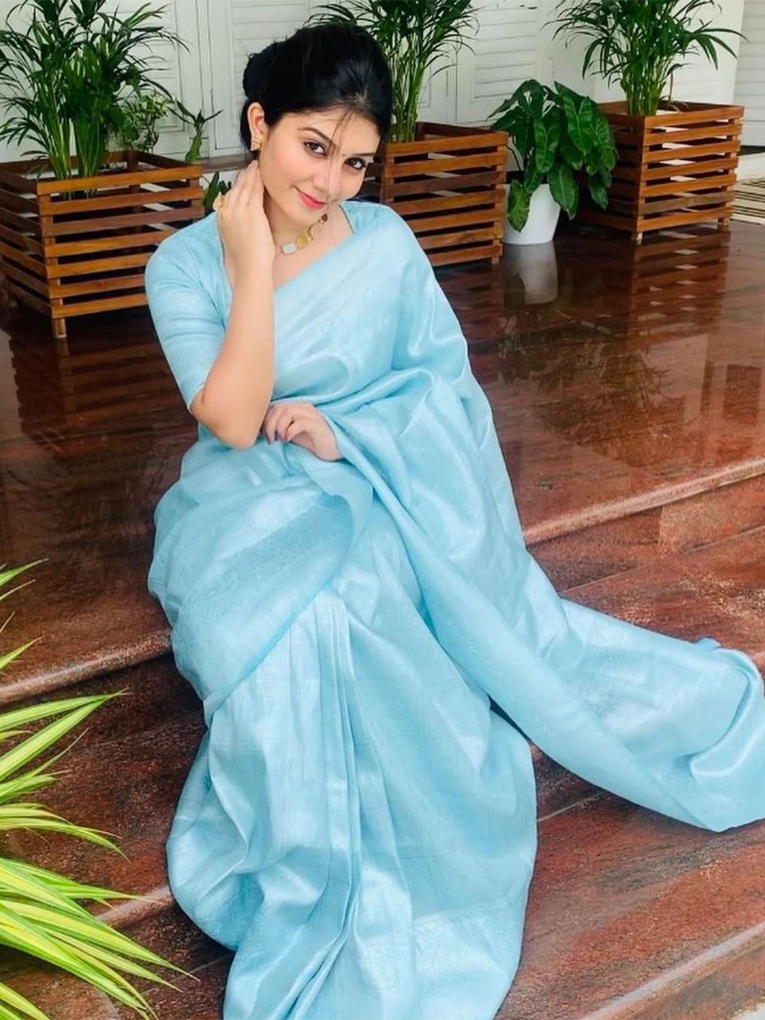 

HOLLYBEE TELLS Ethnic Motifs Zari Pure Silk Banarasi Saree, Blue