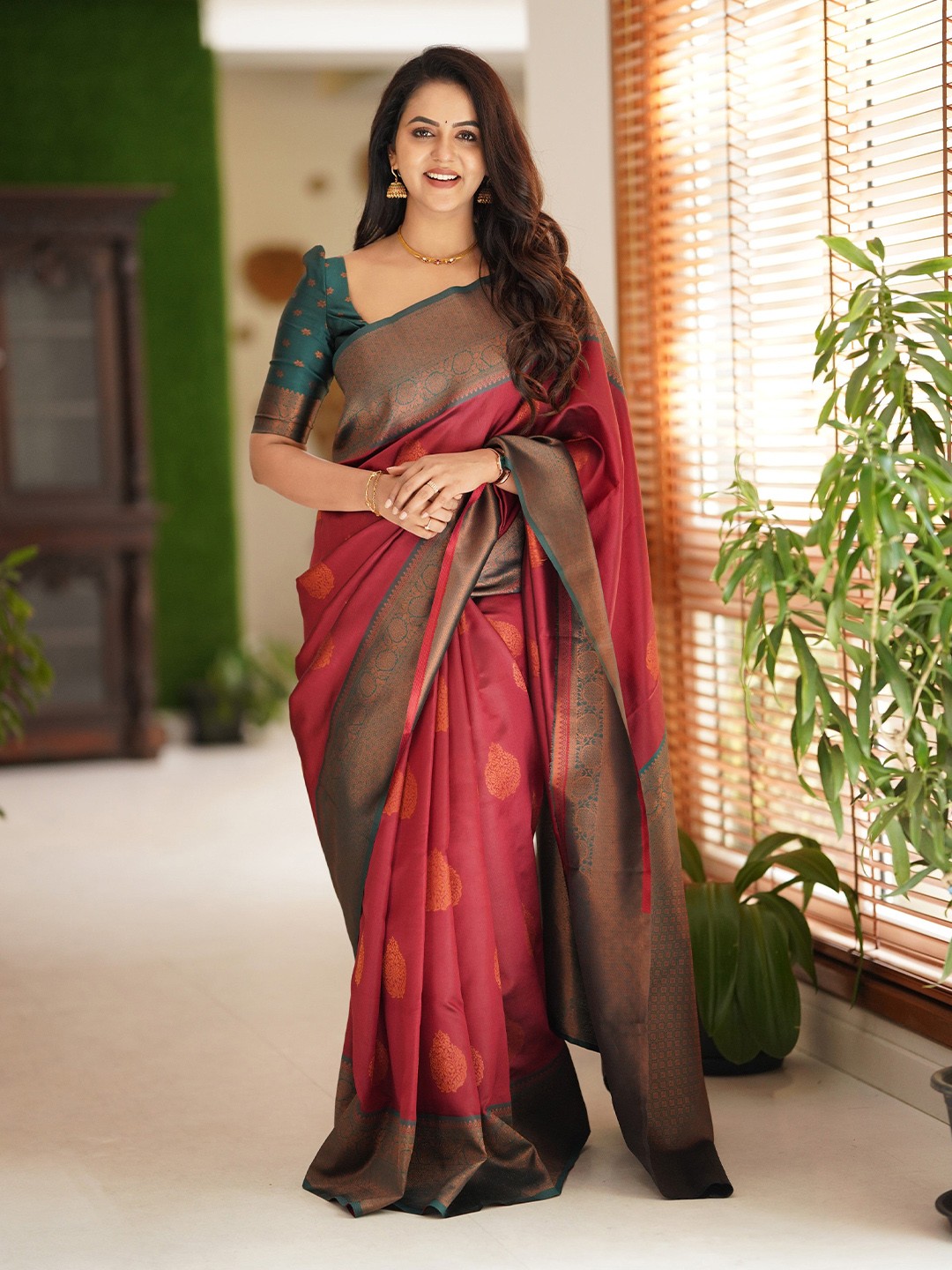 

HOLLYBEE TELLS Ethnic Motifs Zari Pure Silk Kanjeevaram Saree, Red