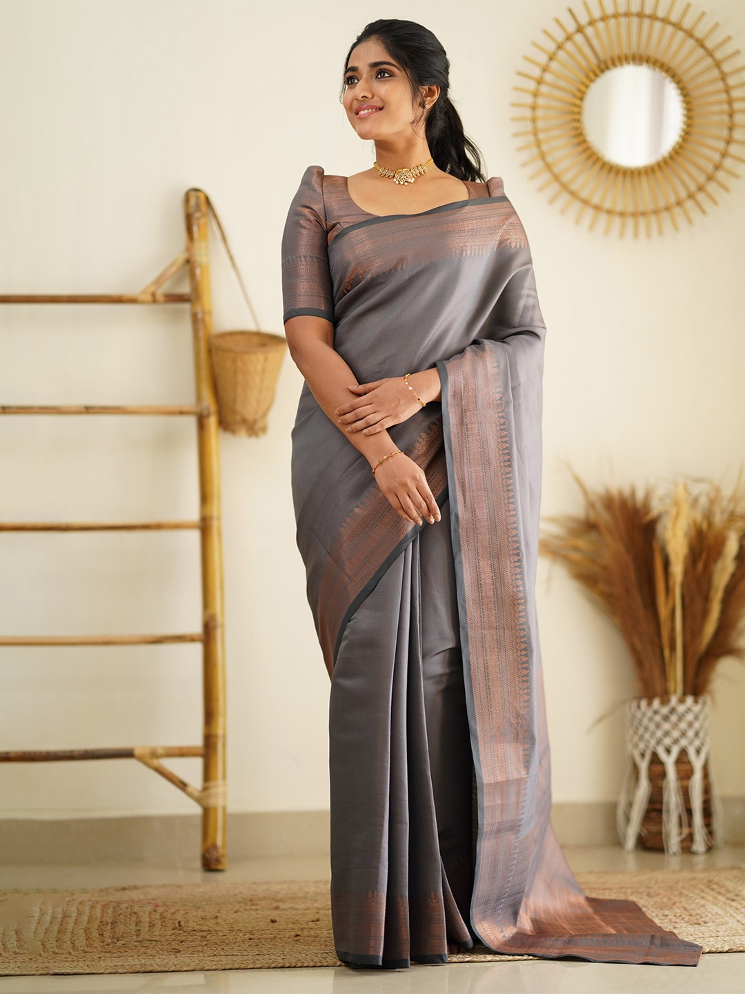 

HOLLYBEE TELLS Ethnic Motifs Woven Design Zari Pure Silk Kanjeevaram Saree, Grey