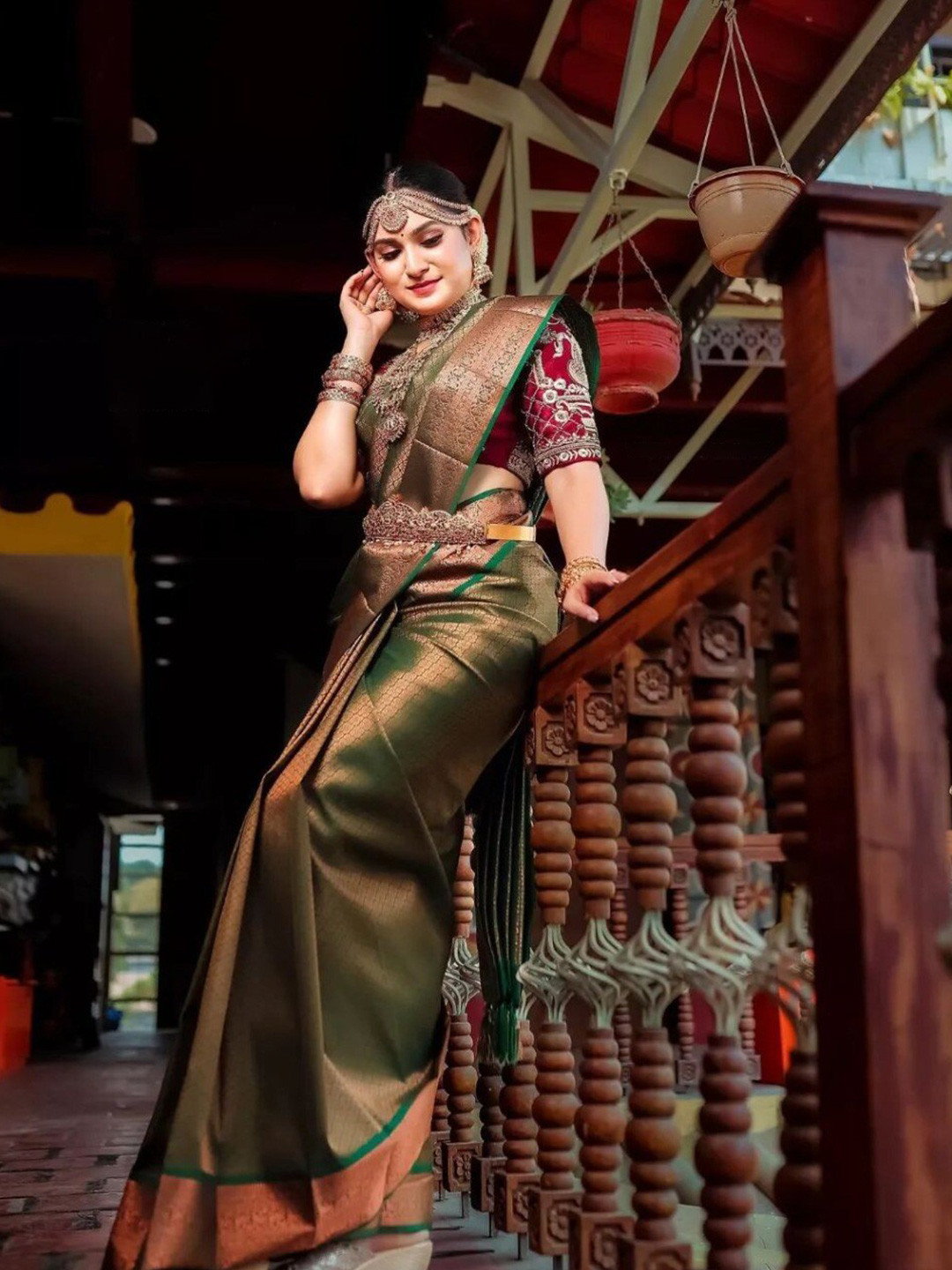 

HOLLYBEE TELLS Ethnic Motifs Zari Pure Silk Kanjeevaram Saree, Green