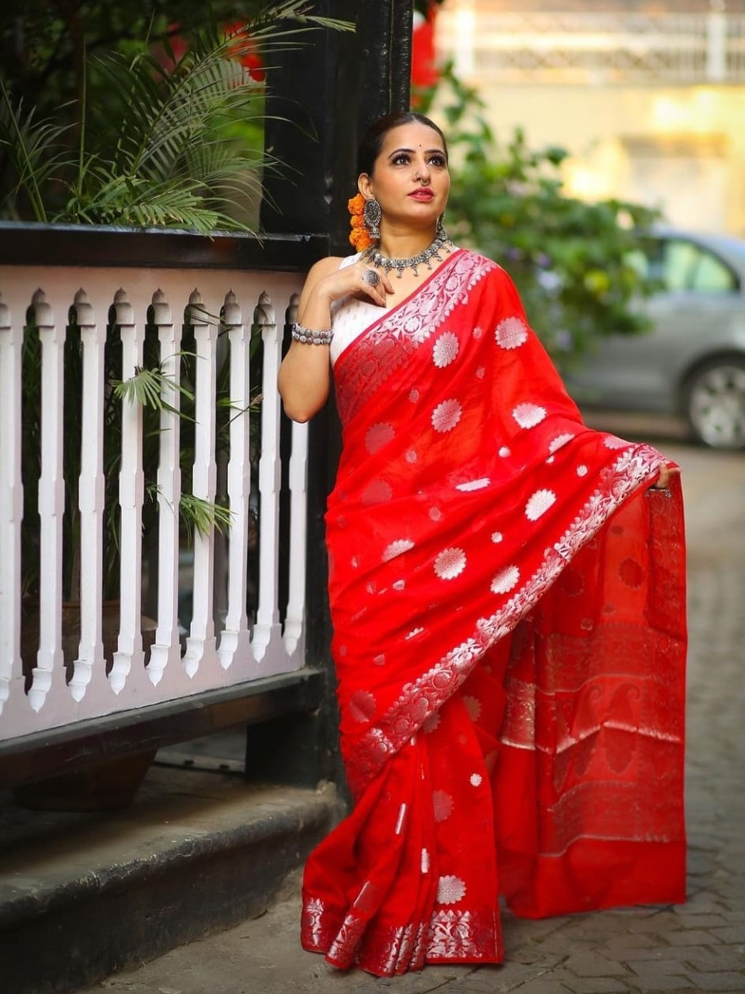 

HOLLYBEE TELLS Ethnic Motifs Woven Design Zari Pure Silk Kanjeevaram Saree, Red
